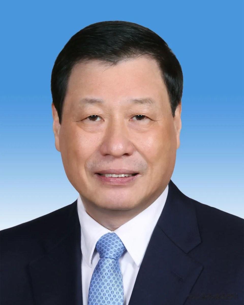  “老将”出马，掌握刀把子

65岁的应勇是浙江仙居人，拥有法学硕士，是政法系统