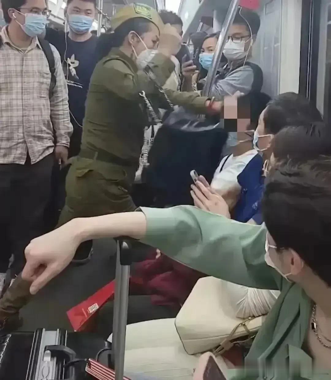 简直无法想象！这个大姐竟然能说出这样的话：“以后中国所有地铁上的男人必须站着，所