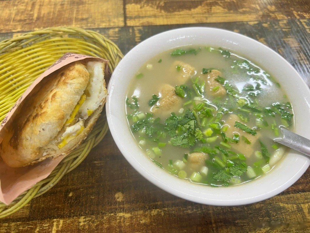 加了早餐店老板的微信，说可以关