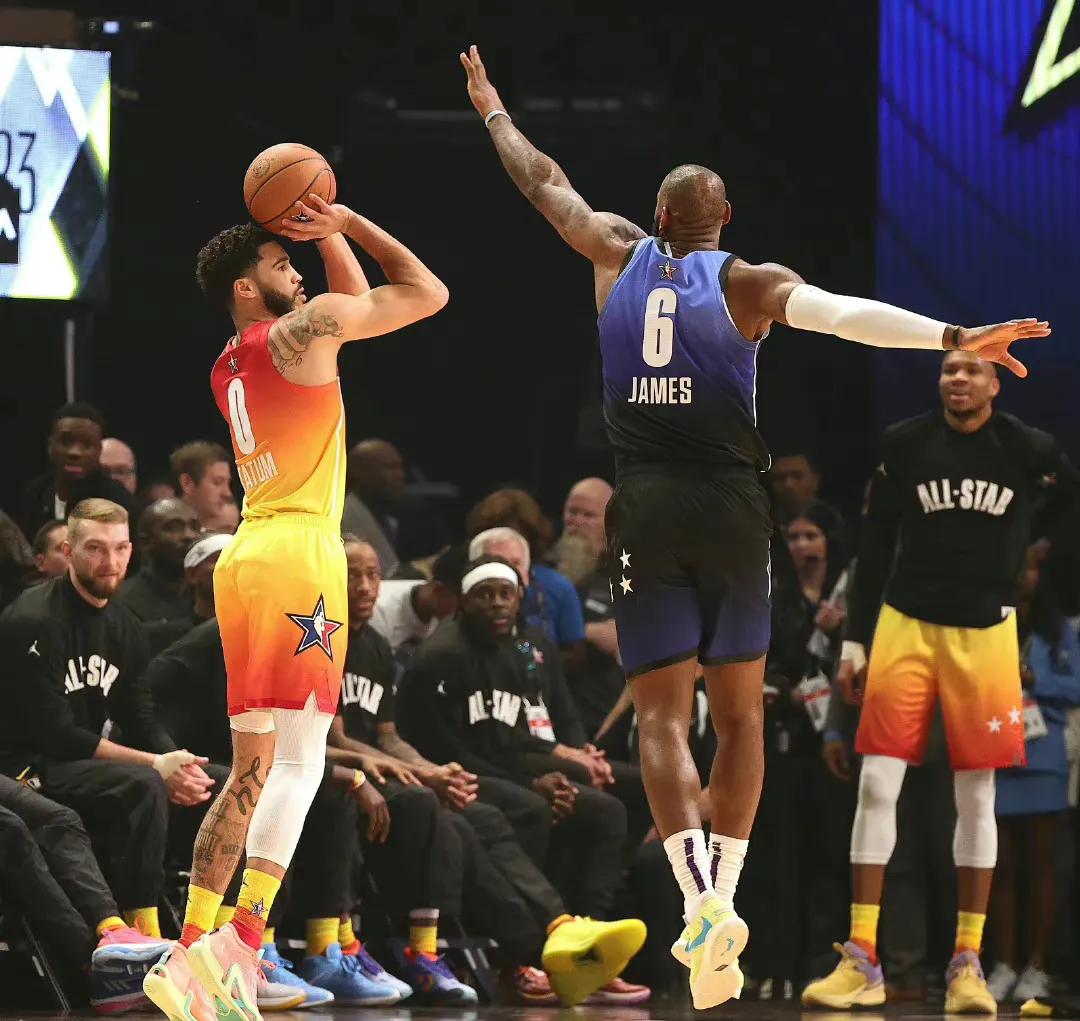 拿过全明星赛MVP的现役球员以及得分一览

05-06赛季  詹姆斯29分6篮板