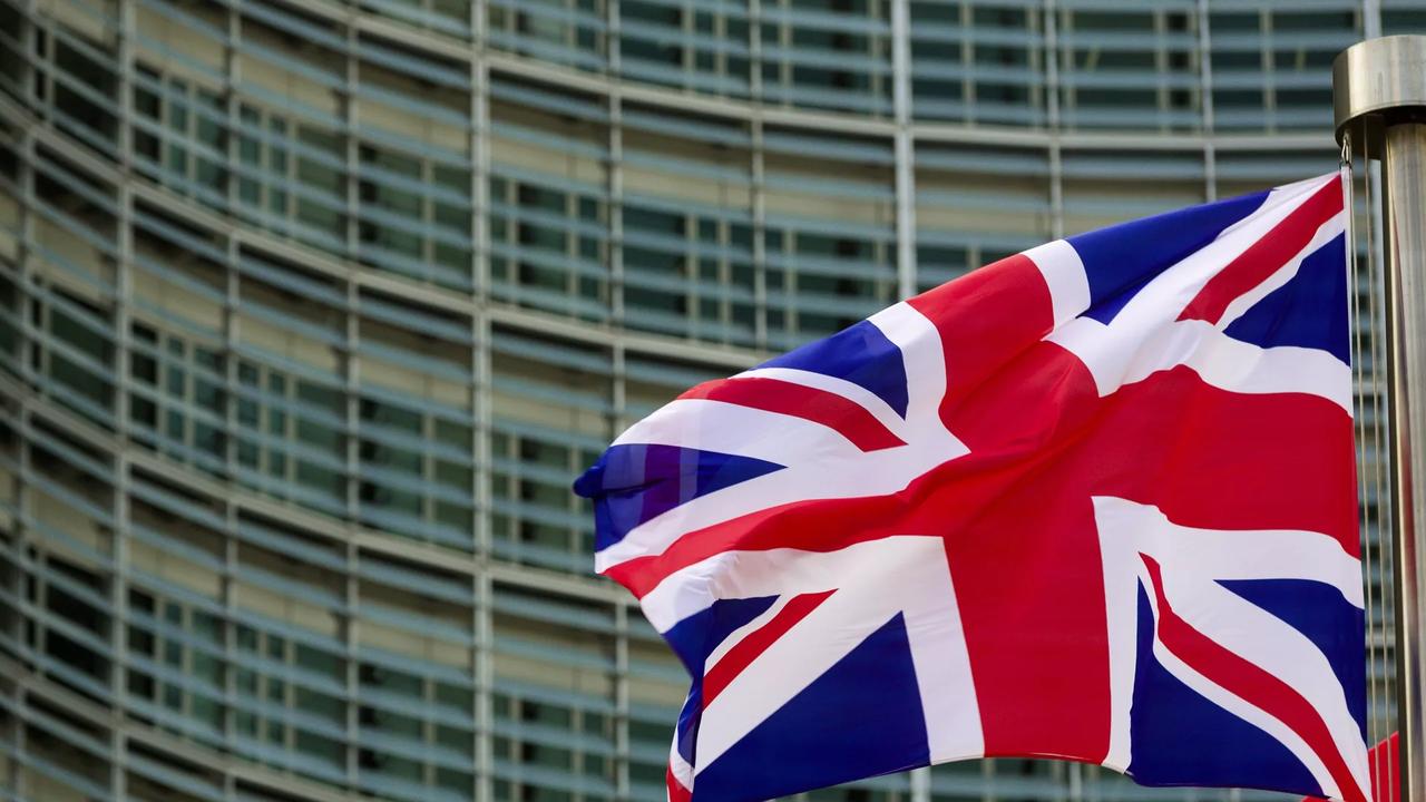 英国将军：如果与俄罗斯发生冲突，炮弹只够打一天
巴伦斯将军：英国毫无准备，如果与