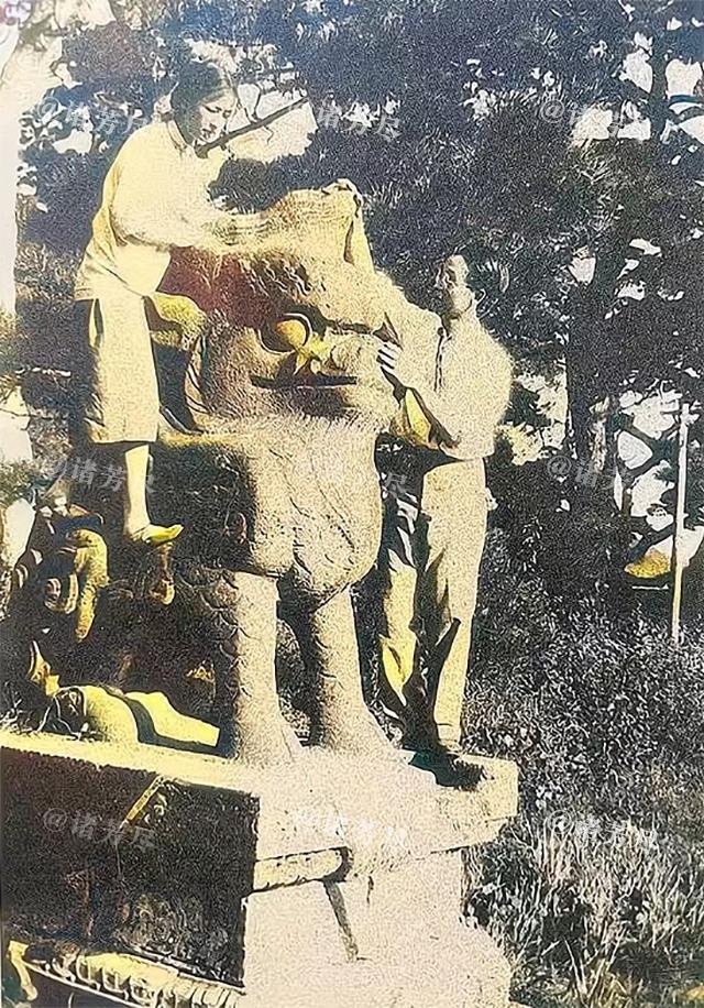 1929年，沈阳，25岁的林徽因与丈夫梁思成在测绘清昭陵。此时的林徽因已经怀有身