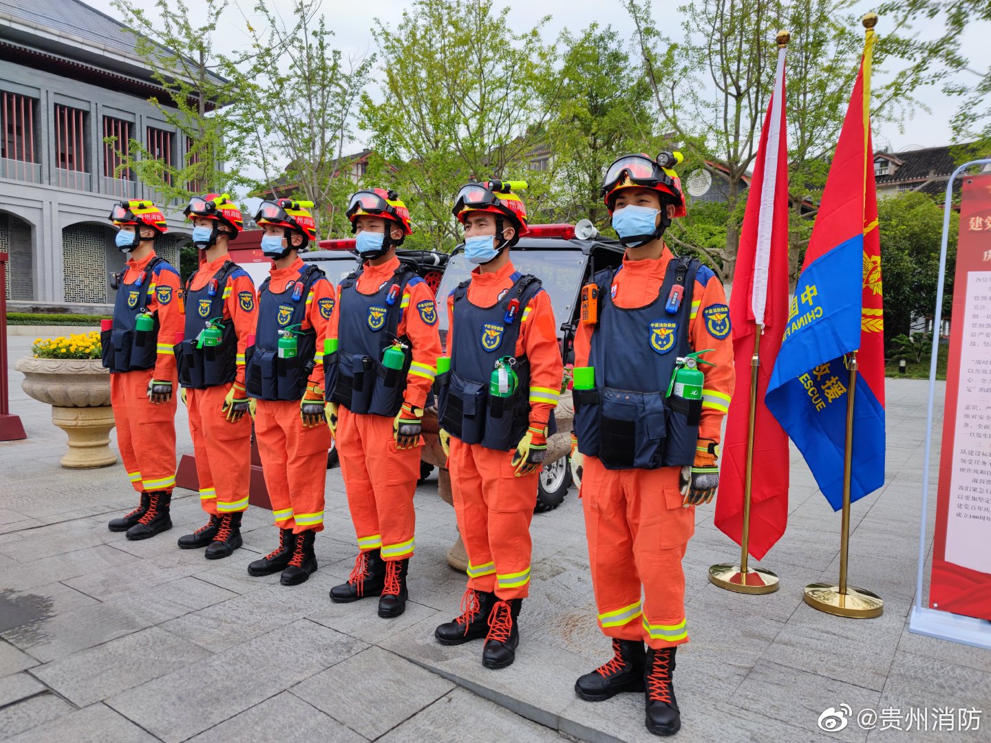 把细碎的烦恼暂停关掉 把月亮挂