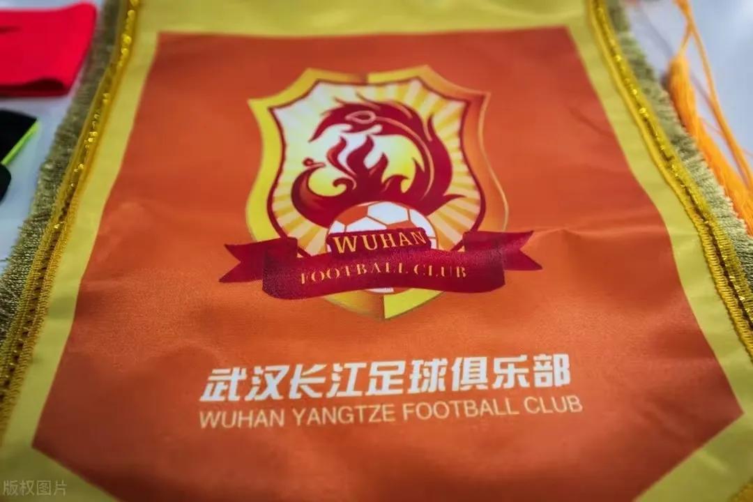 官宣，武汉长江正式解散了，北京时间1月25日，武汉长江官方宣布了俱乐部将会解散的