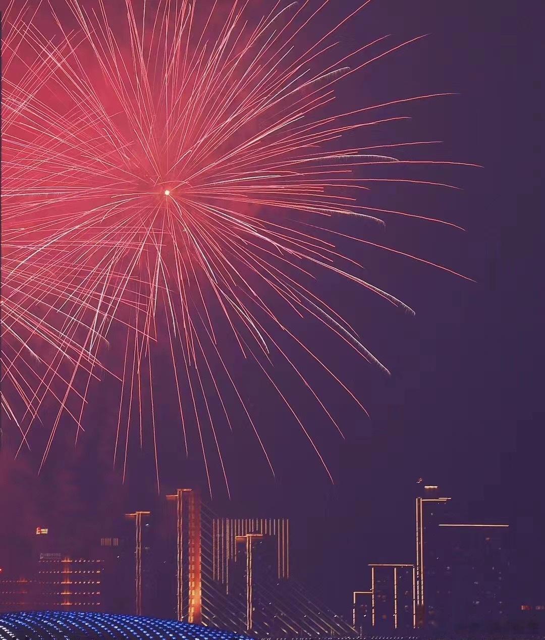 元宵节杭州烟花晚会，朋友圈最美的照片。 ​​​