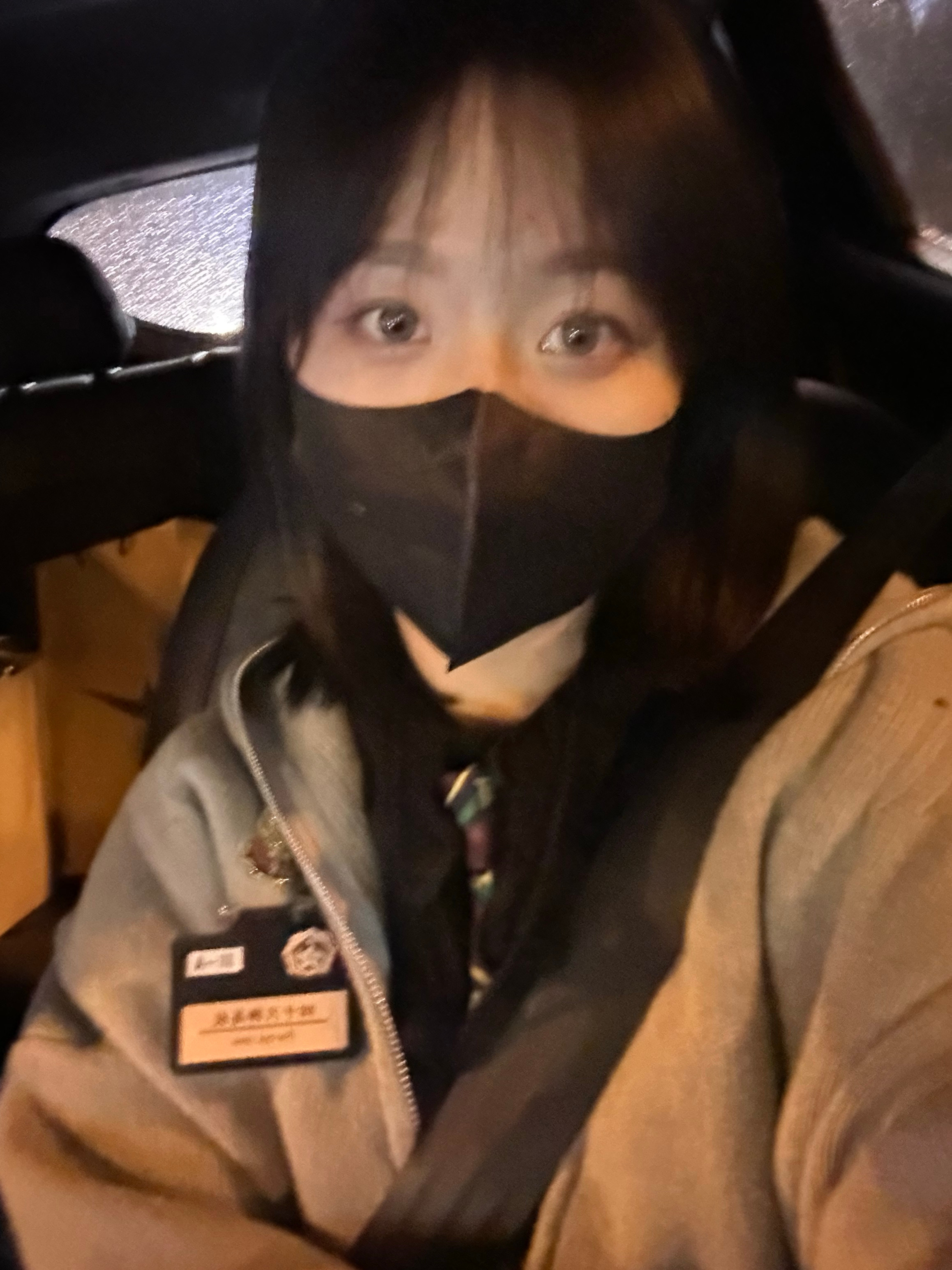 好久没打开微博了回头翻了翻 真是emo 那两年过的确实很忧郁的样子好像确实很不开