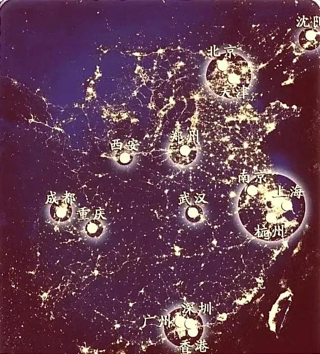 看着这张全国都市圈示意图，长三角的规模的确大于珠三角，不过集聚性来看，珠三角更像