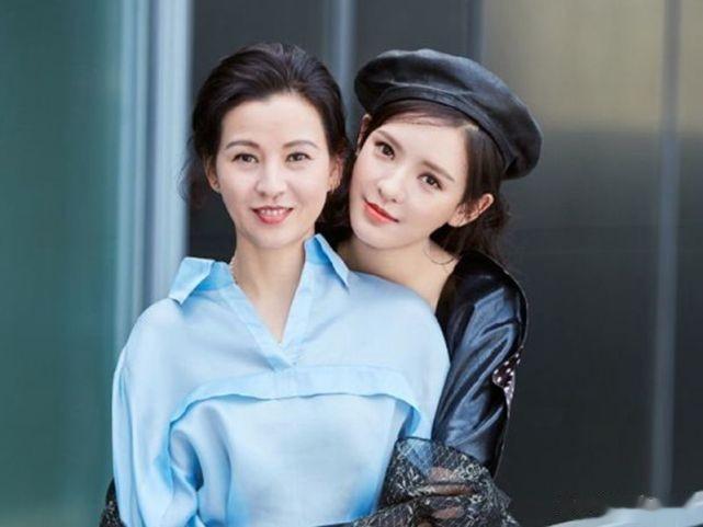 都以为张予曦和妈妈相似，直到赵