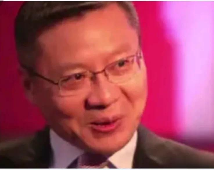 复旦大学中国研究院院长张维为在一次演讲中说：许多美国人既没有存款，也没有房子和工