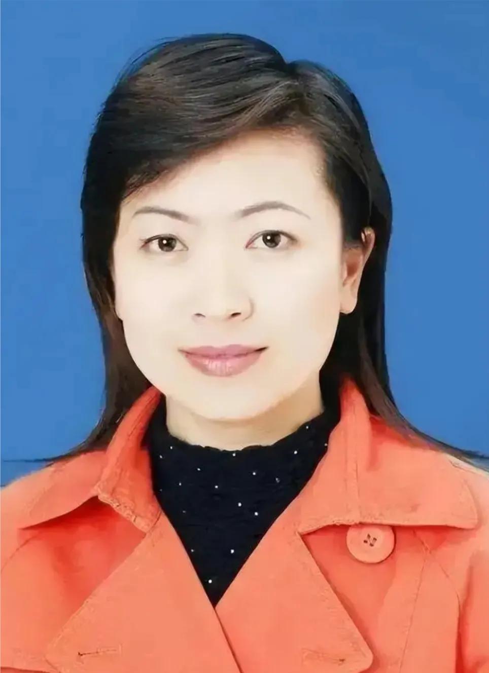 一般说起贪官大多是男性，这些贪官有一个通病就是包情妇、养二奶，今天我们要说的这位