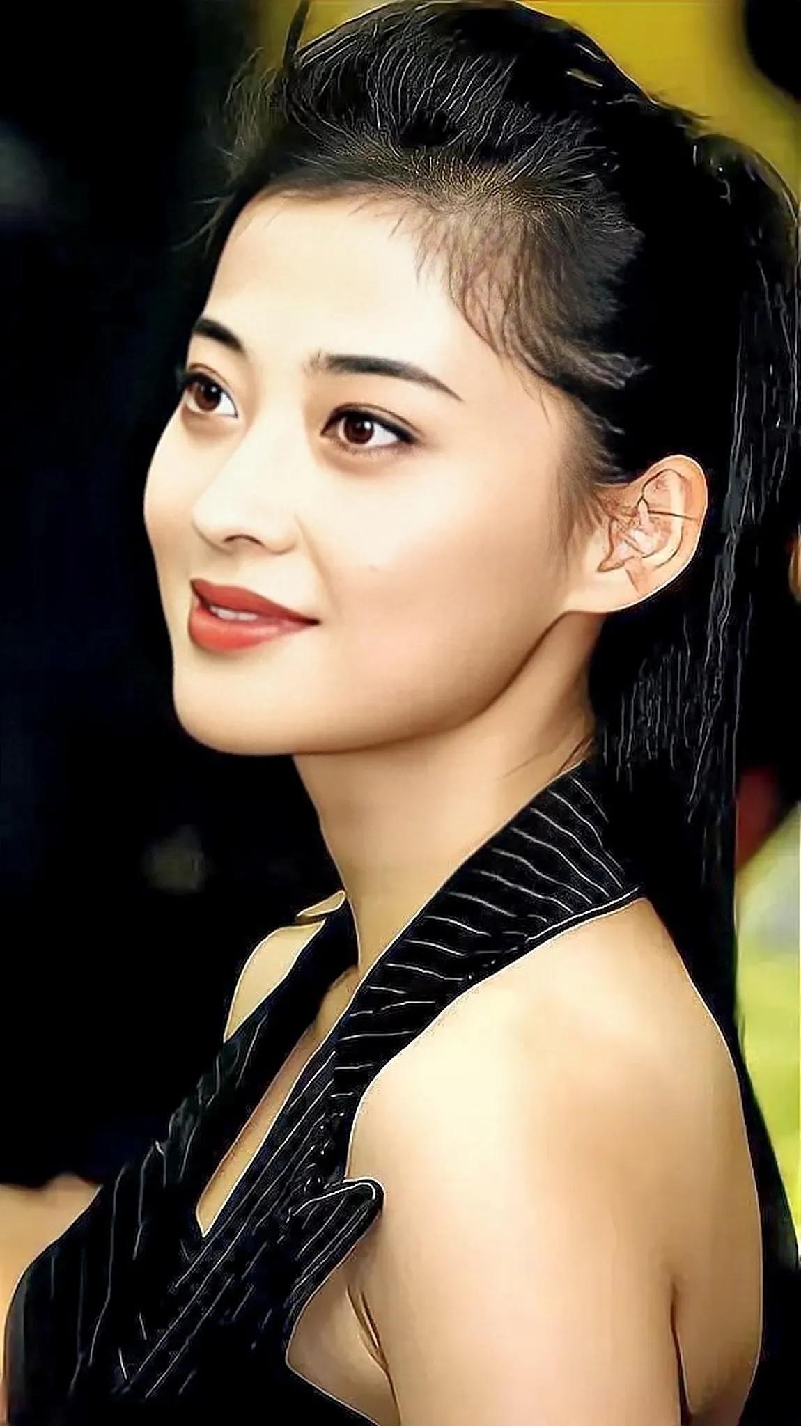  演技派演员，有儿有女幸福满满，经典代表作品《父母爱情》《不要和陌生人说话》 