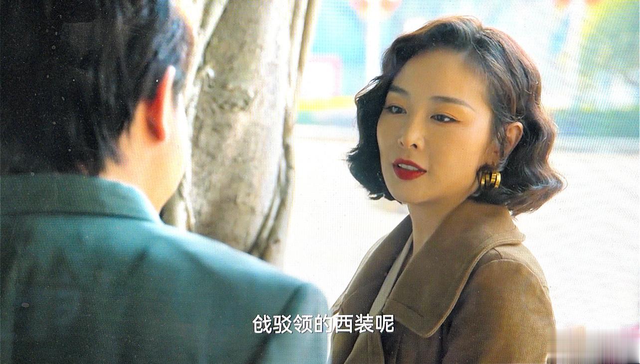 我的第一套戗驳领西装是大学毕业定制的。当时什么都不懂，是爸爸觉得我应该有一套正装