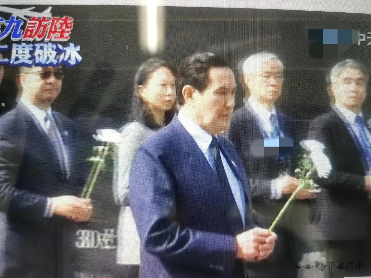 马英九3月29日上午到南京大屠杀受难者纪念馆，神情凝重。岛内亲日势力，包括民进党