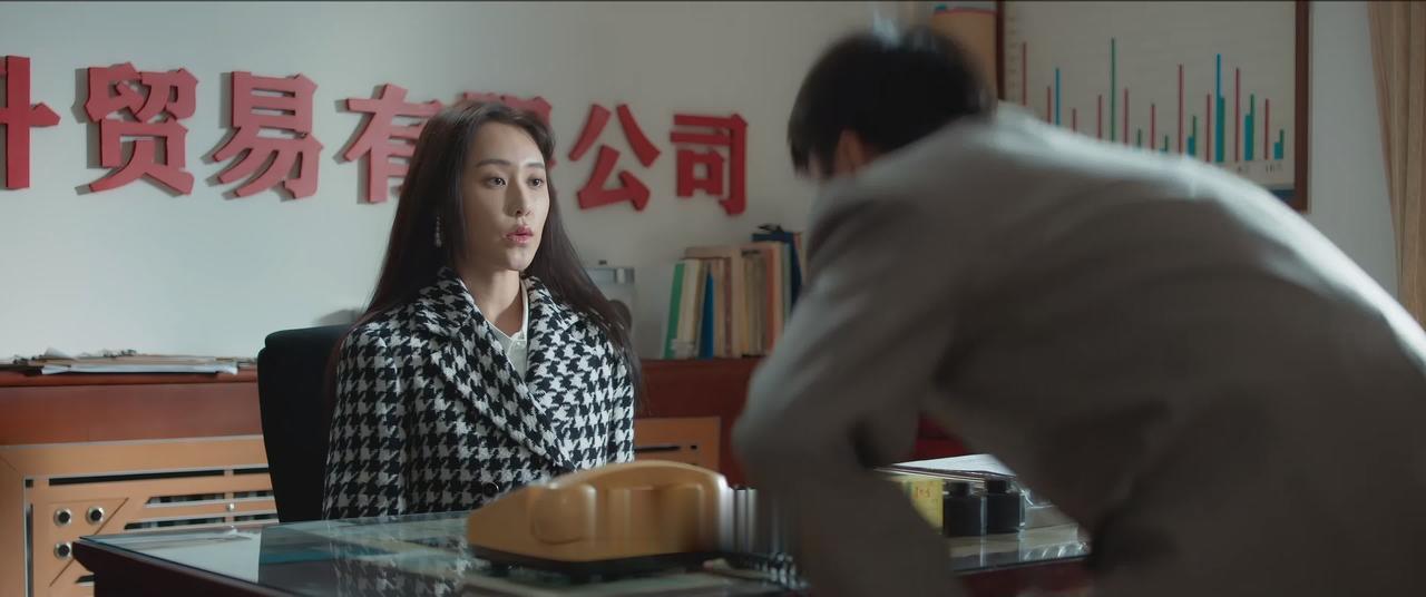刚跟男朋友分手的女老板突然问有女朋友的下属：想不想和我结婚啊？男人屁股还没有沾椅