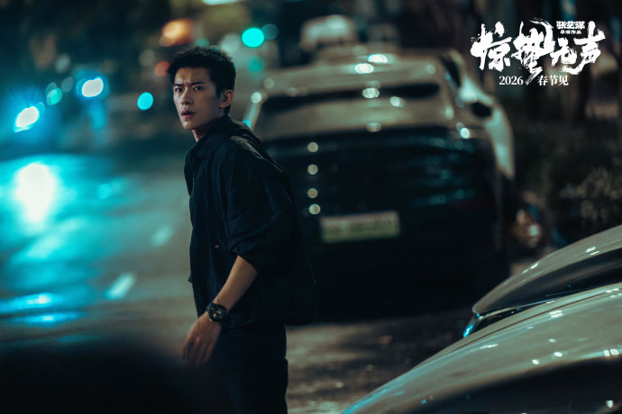 #易烊千玺惊蛰无声造型酷##易烊千玺惊蛰无声短发新造型#由张艺谋执导的当代国家安