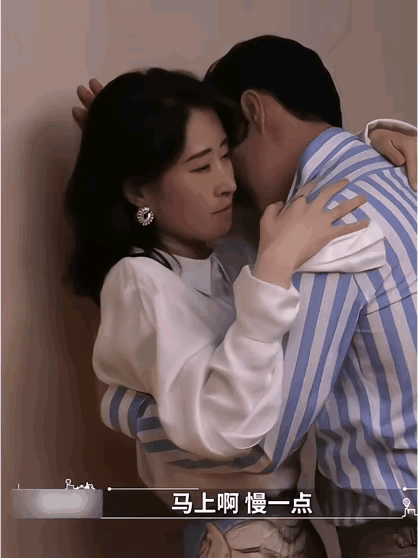 刘敏涛拍吻戏拍出表情包，男演员看着比她小十几岁，太违和了！

以前刘敏涛没有大火