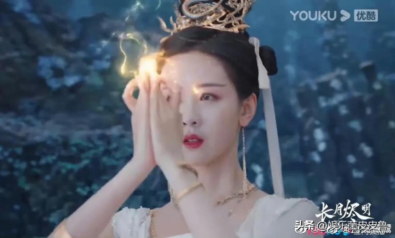 《长月烬明》首发预告片，却发现陈都灵的妆发被改的厉害，之前官方放出的物料都被改了