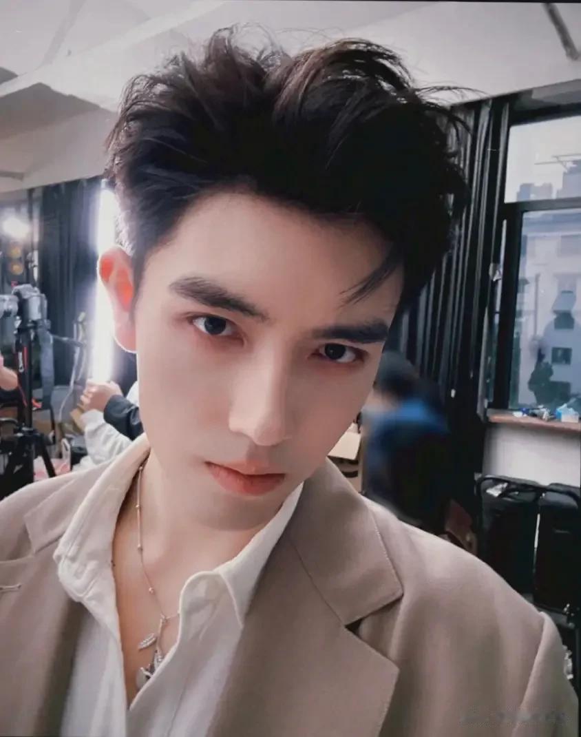 真是怒其不争，陈飞宇有陈凯歌这样的大导演爸爸，在圈里什么资源没有，起码不会愁没戏