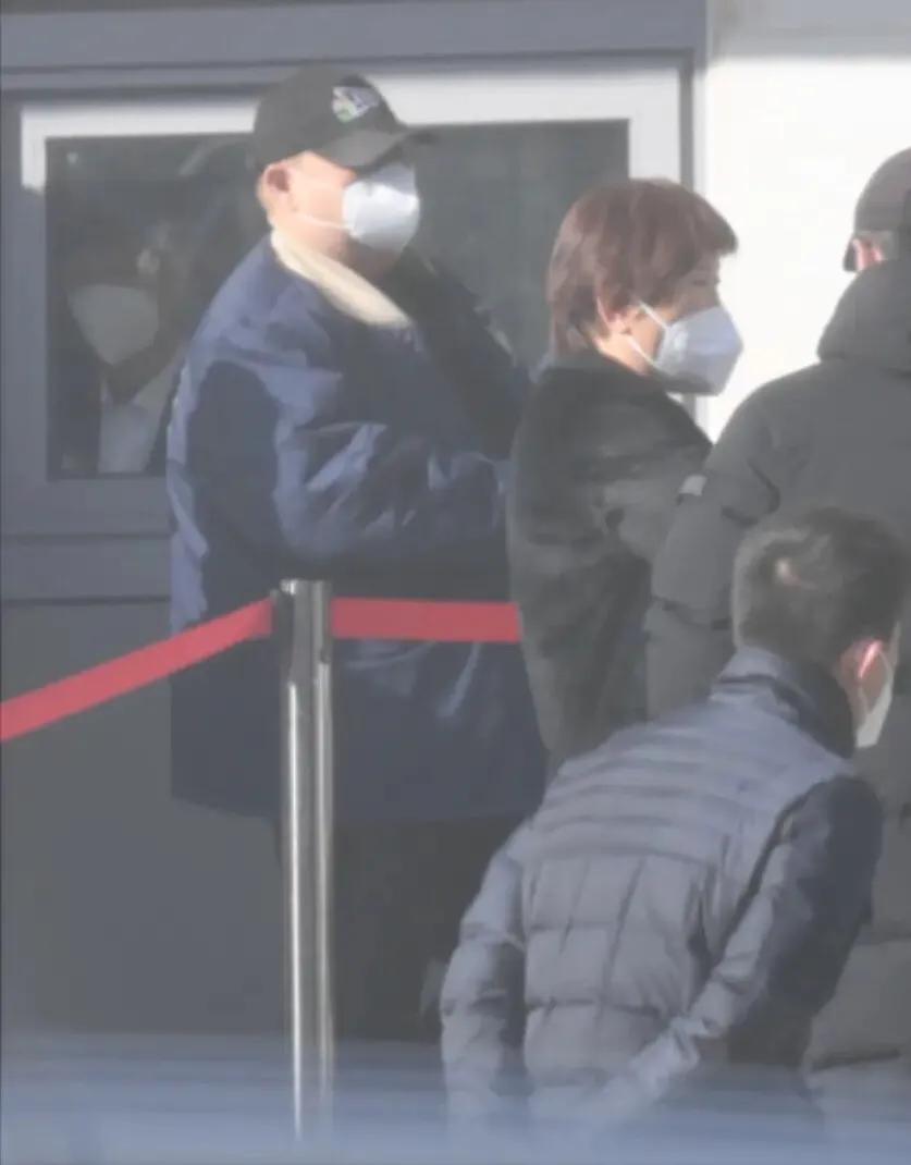 岳云鹏现身央视大楼，参加央视兔
