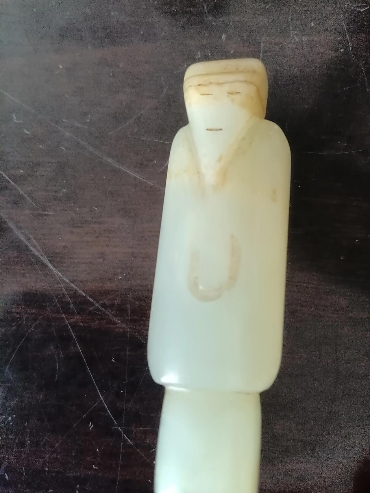 古玉錤收藏，明清时期和田羊脂白玉雕刻辟邪护身翁仲玉佩。玉质油腻细润滑，沁色清晰明