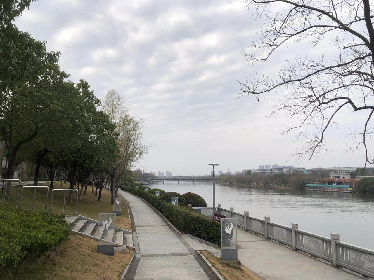  年终奖总算到账了，只有500元，公司二十几亿的销售额，几千万的利润，好几千的员