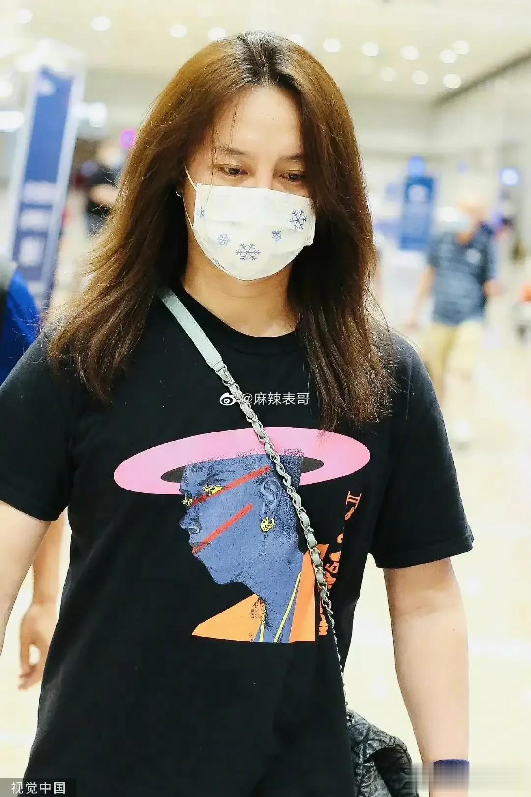打死都想不到，这会是尹正！
怎么和网红浪味仙撞脸了呢[捂脸][捂脸][捂脸]