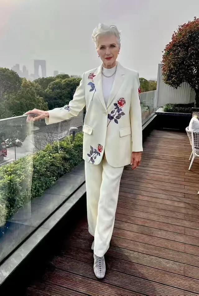 活得最精致的老太太！
年轻时是拥有2个理学硕士学位的超模！一生中最骄傲的事情，那