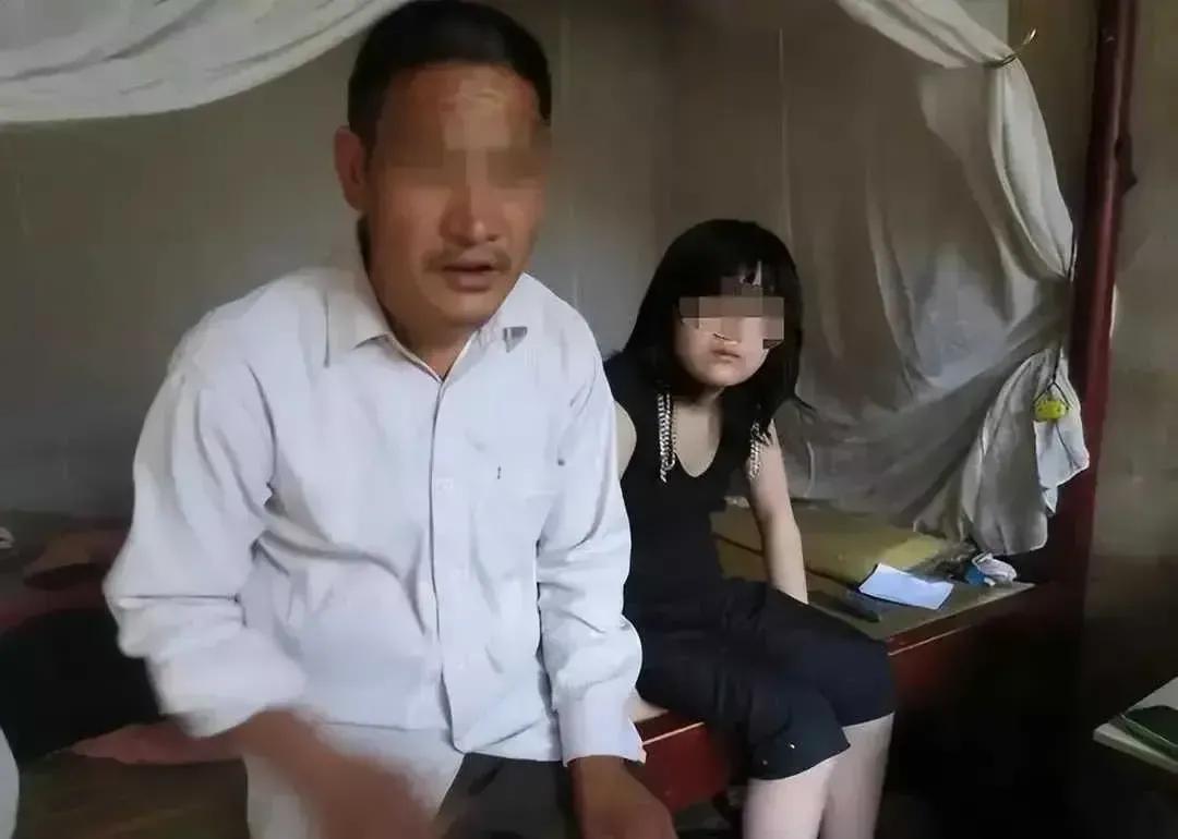 广东省某乡村发生了一起令人惊愕的性侵案。据当地初步调查，13岁的小芳在家中睡觉时