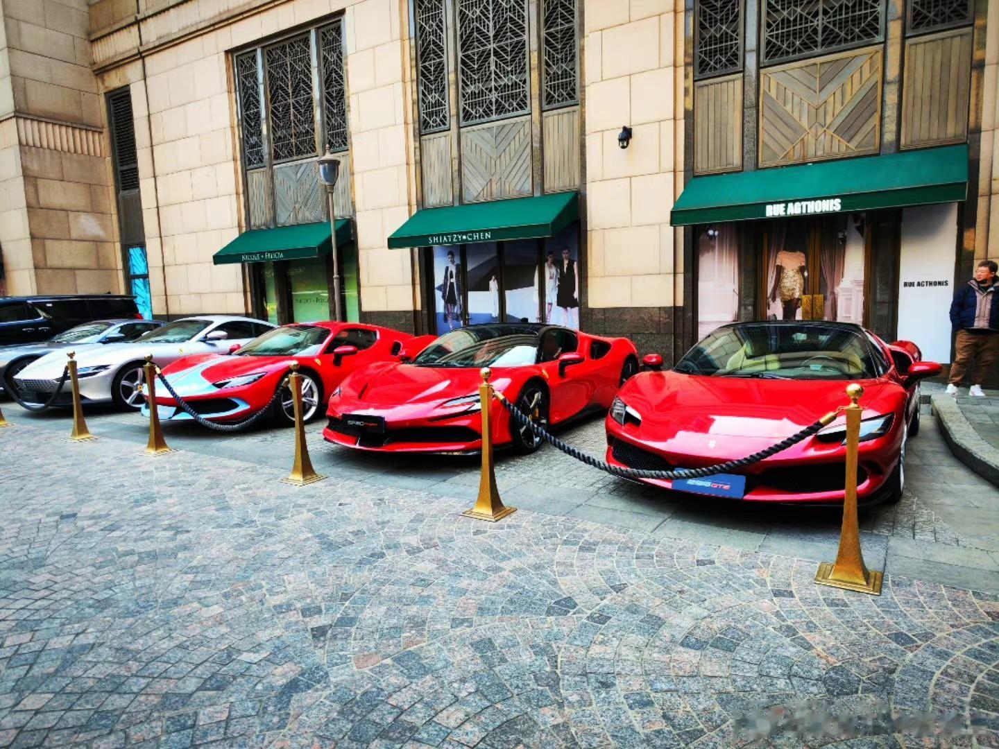 法拉利入华30周年庆典，看得出来法家对这次活动非常重视，就连我都邀请了，哈哈哈哈