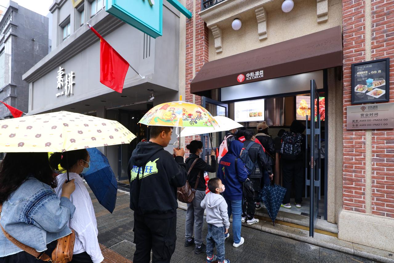 作为首批国家示范性步行街，中街自2020年9月25日升级改造以来，已连续两年当选