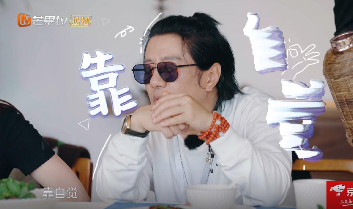 郑恺：我能变成今天的我，全是我老婆教的。
 
节目里，张云龙问：你觉得好老公是需