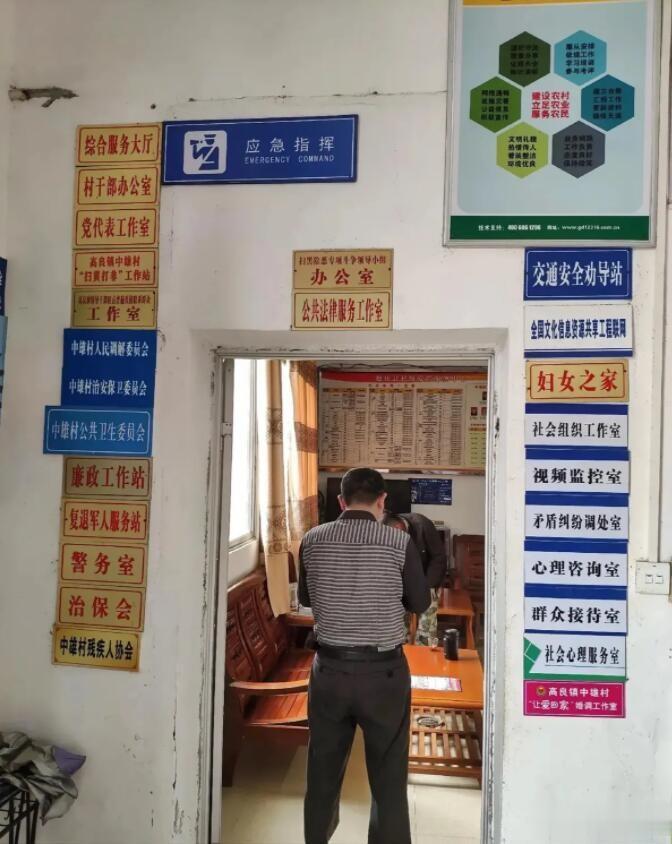 对联： 
左牌牌右牌牌一边一串小牌牌 
你管管他管管一会一家来管管 
横批：管管