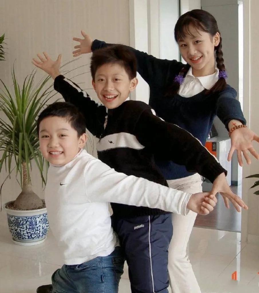 十几年前，杨紫和张一山在《家有儿女》中的剧照，杨紫真是从小美到大。
小时候的杨紫