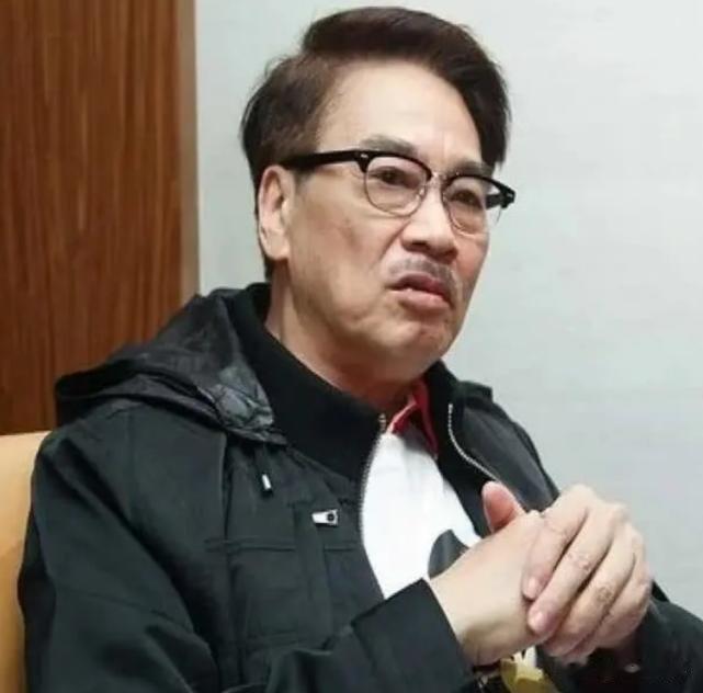 敢叫周星驰“星仔”的4人，前3位已成巨星，最后一位00后无缘见！
从演员变成导演