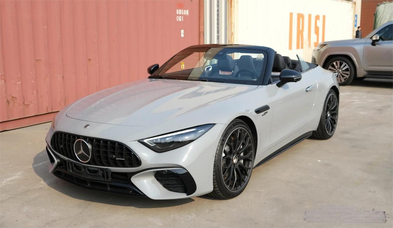 梅赛德斯-AMG SL 43国内实车亮相！  搭载 2.0T发动机   最快4.
