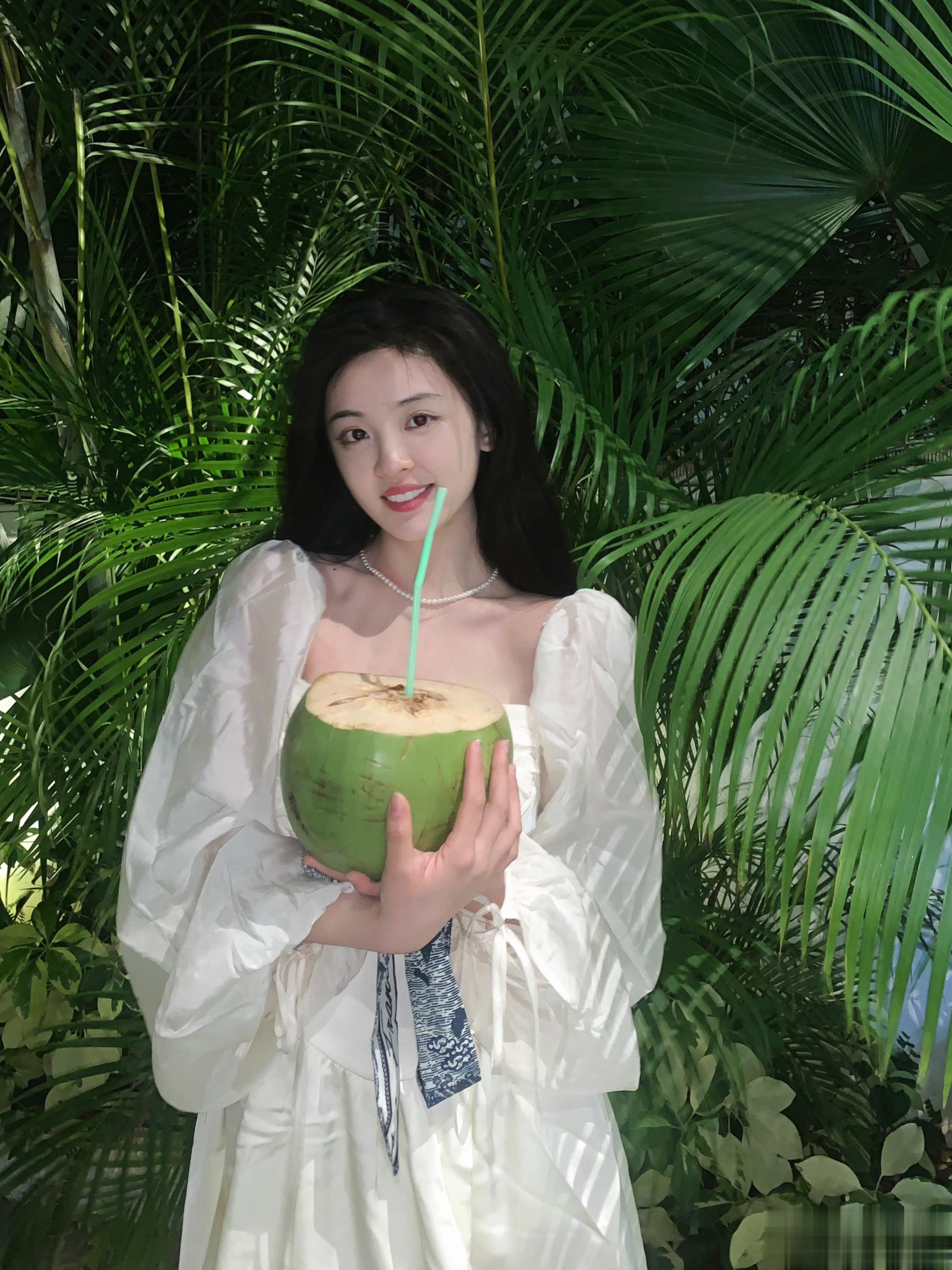 喝椰汁儿啰  ​​​