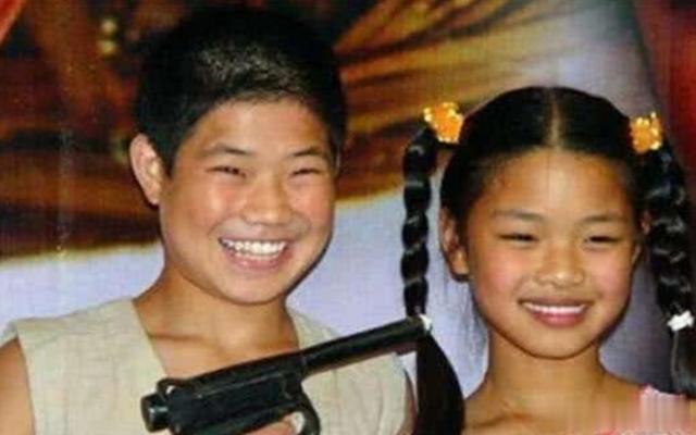 还记得《小兵张嘎》中的英子吗？穿上婚纱的那一刻，女神范十足！
喜欢《小兵张嘎》的