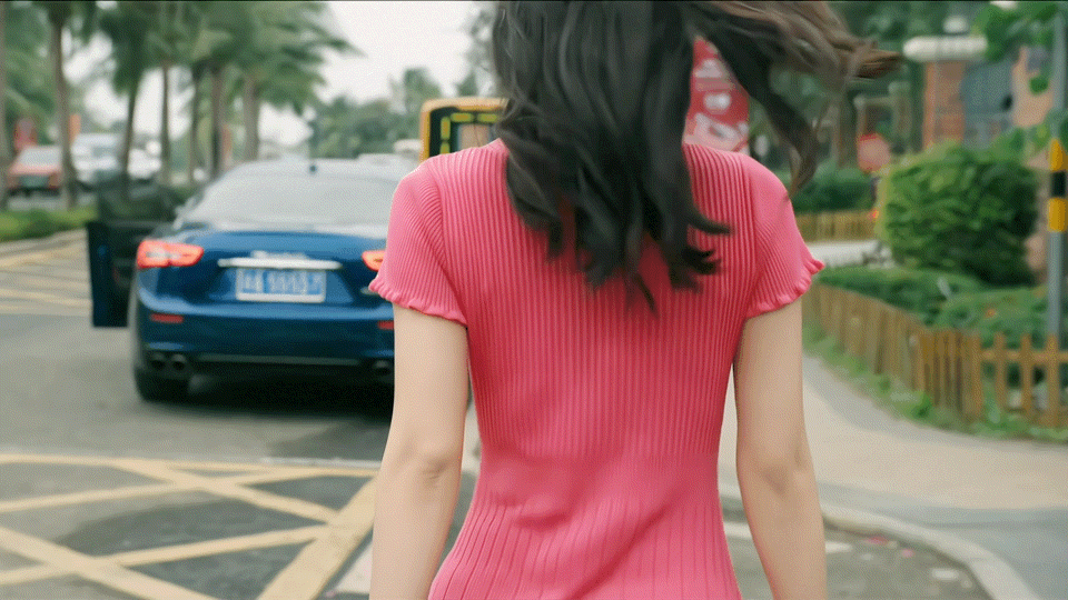 看《回响》才发现吴优身材真的太好了，以前看她的剧还真没发现呢！就连芭比粉紧身裙都