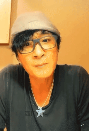 吴镇宇模仿张艺兴跳舞！
吴镇宇