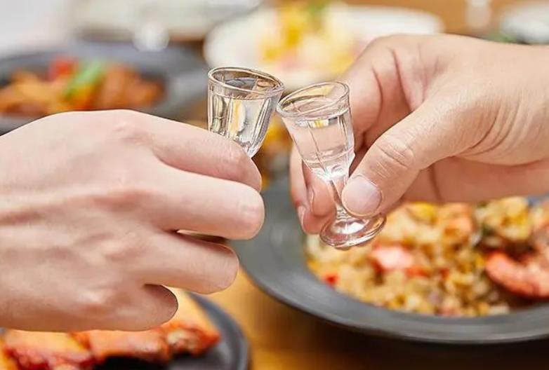 公认好喝的“廉价酒”100%纯粮酿造，你知道哪些？
“人若不喝酒，枉在世上走”。