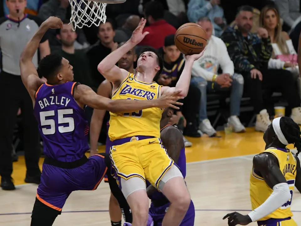 里夫斯完美蜕变有多出色？四战53罚场均25分

NBA常规赛，湖人以122比11