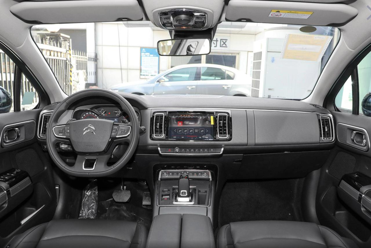 起了一个极其不好的头？
一个将死的二线合资品牌，中大型轿车的雪铁龙C6，降价9万