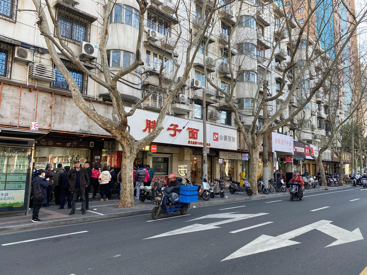 中午饭点路过建国路的“胖子面”
