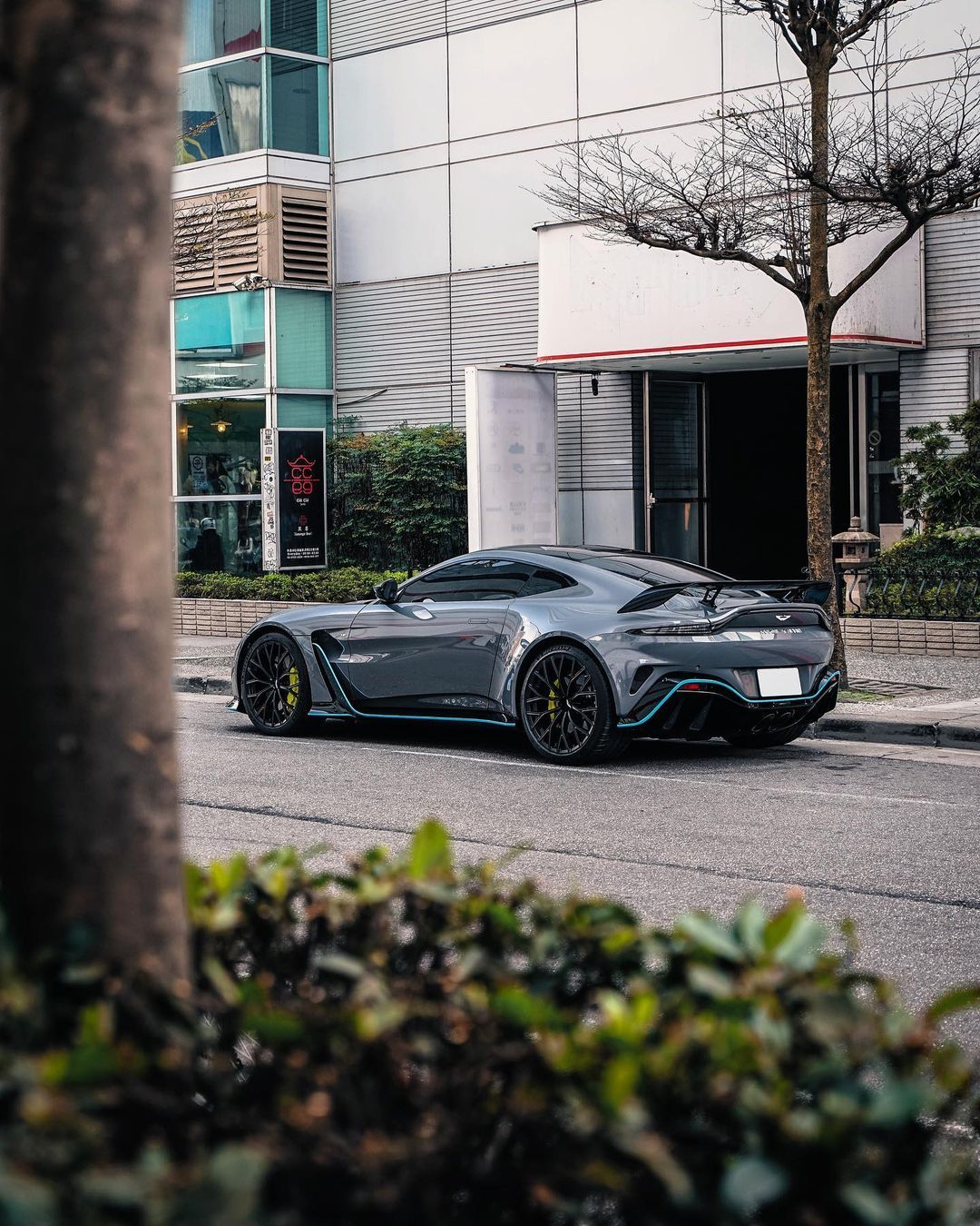 Aston Martin V12 Vantage in China Grey1 