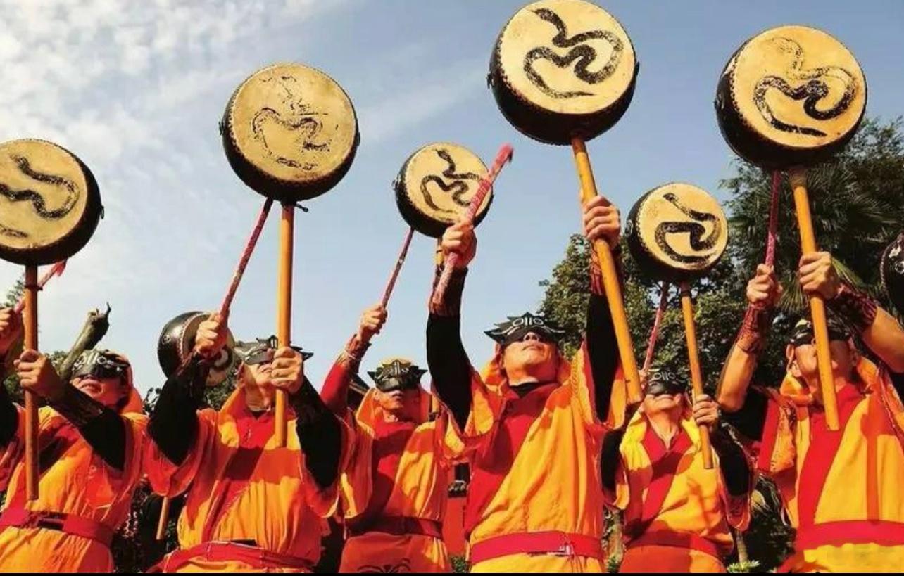 巴渝舞 #2023网络名人四川行# 阆中渝江是嘉陵江支流。渝江两岸住的人天性勇猛