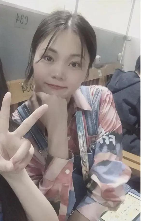 一位24岁花季女孩，一人去格尓木无人区散散心，原本是普普通通旅游，在毫无征兆的前