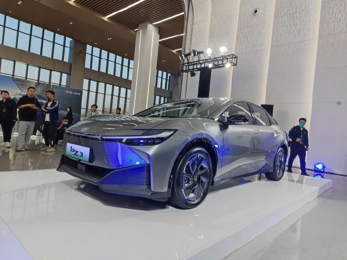 一汽丰田纯电轿车bZ3正式上市，售价区间为16.98万元-19.98万元。
新车