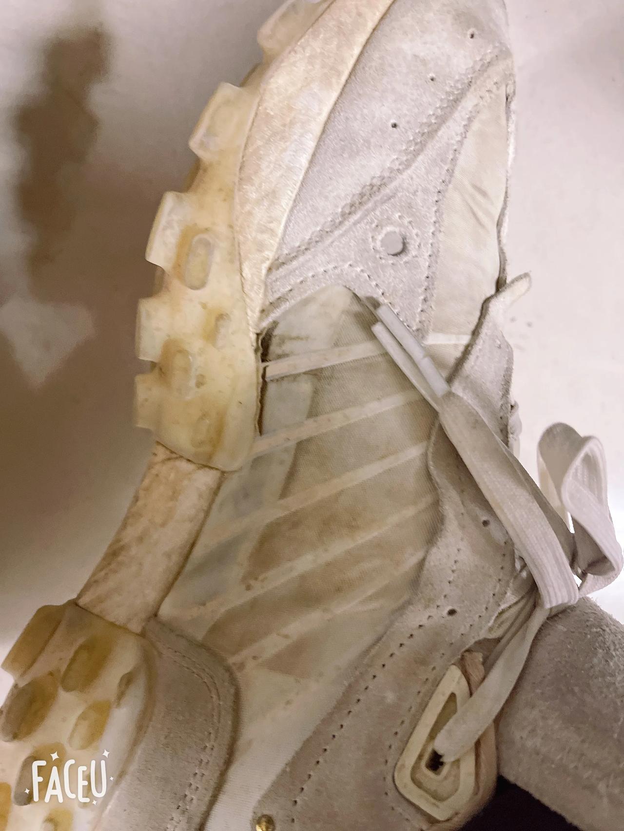 中国李宁这个牌子，真的是，价格上去了质量一点没上去。

去年8月份买的，899/