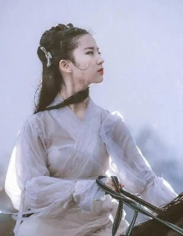 你永远也不用去怀疑她的美！


