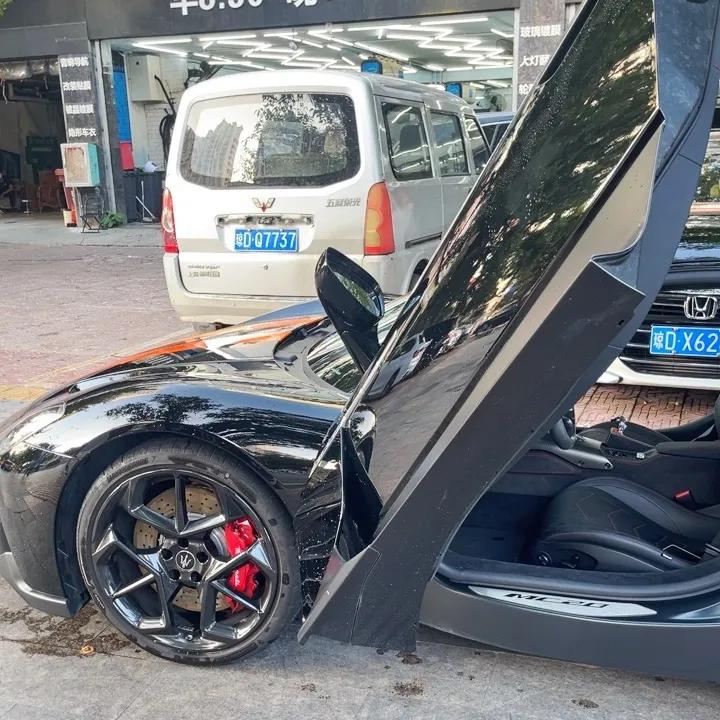 什么身价开得起保时捷？一个朋友，广州某地，多年前家里拆迁拿了7800 w，回迁房